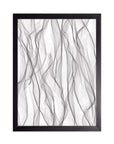 Brisa Gris: líneas finas y onduladas en gris sobre fondo blanco, cuadro abstracto minimalista con marco negro (SG-014)