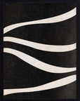 Oleaje: olas largas color crema sobre fondo negro con textura, cuadro con marco negro (F-051)