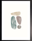 Cairn: piedras apiladas en beige, malva, verde azulado y gris sobre fondo blanco, cuadro con marco negro (A-003)