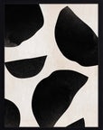 Archipiélago: islas negras de formas libres con medias lunas sobre fondo crema, cuadro con marco negro (F-045)