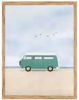 Furgoneta: furgoneta verde menta en la playa con cielo de nubes y pájaros, cuadro con marco madera (IAB-037)