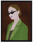 Gafas: figura de cabello corto castaño con gafas oscuras, saco verde y blusa de leopardo, cuadro con marco negro (SA-009)