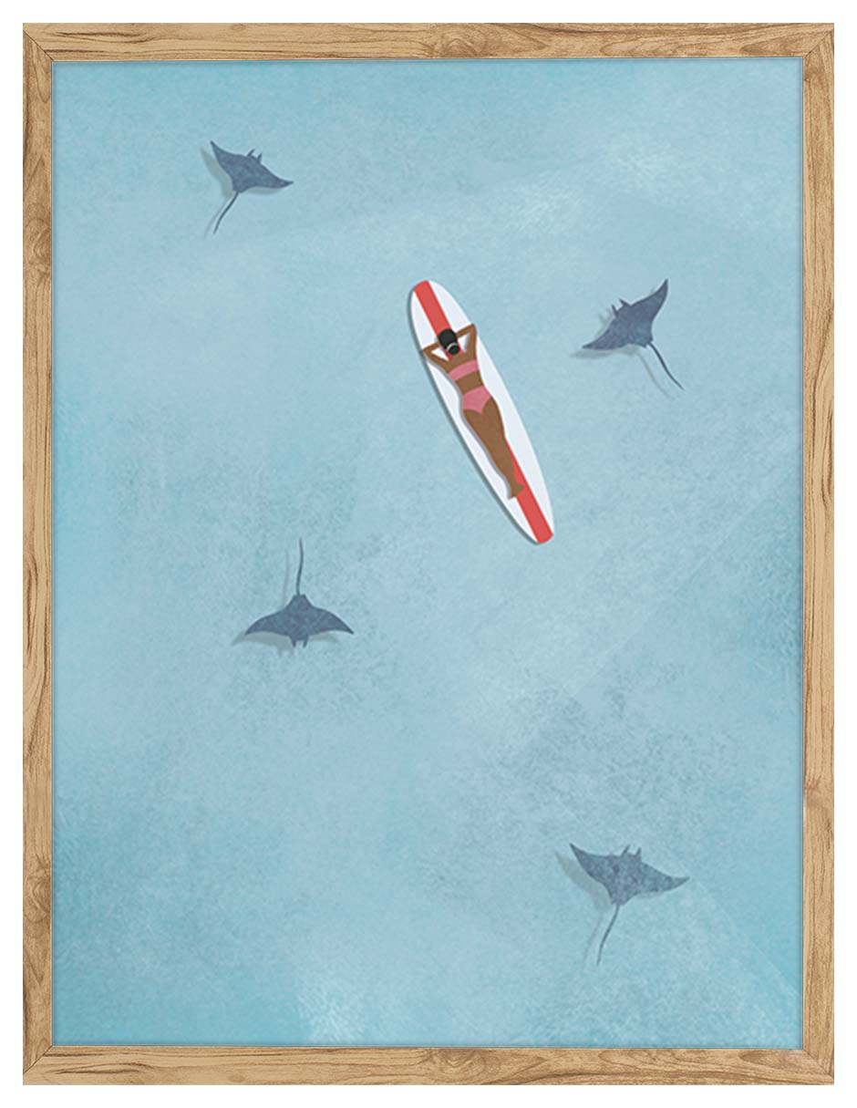 Mantarrayas: persona en una tabla de surf entre cuatro mantarrayas en agua turquesa, cuadro con marco madera (IAB-050)