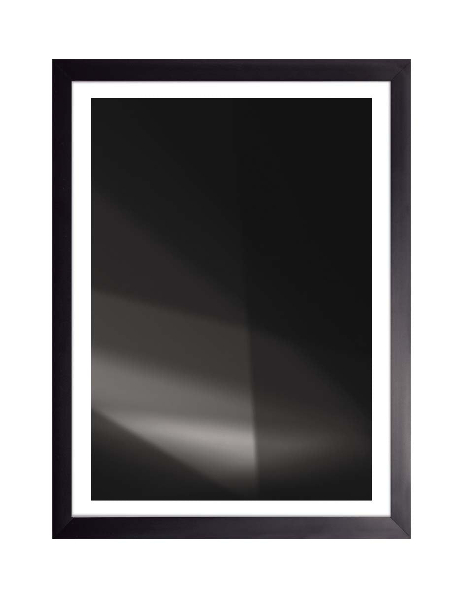 Eclipse: fondo negro con destello de luz gris y amplio borde blanco, cuadro con marco negro (ELEG-004)