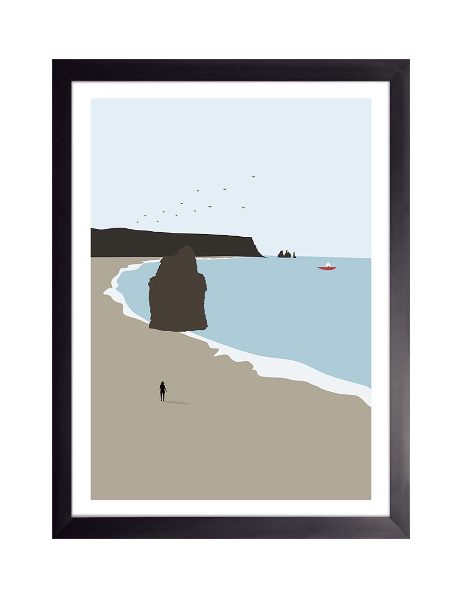Roquedal: playa con una roca alta, mar celeste, un bote pequeño, aves y una figura diminuta, cuadro con marco negro (PI-009)